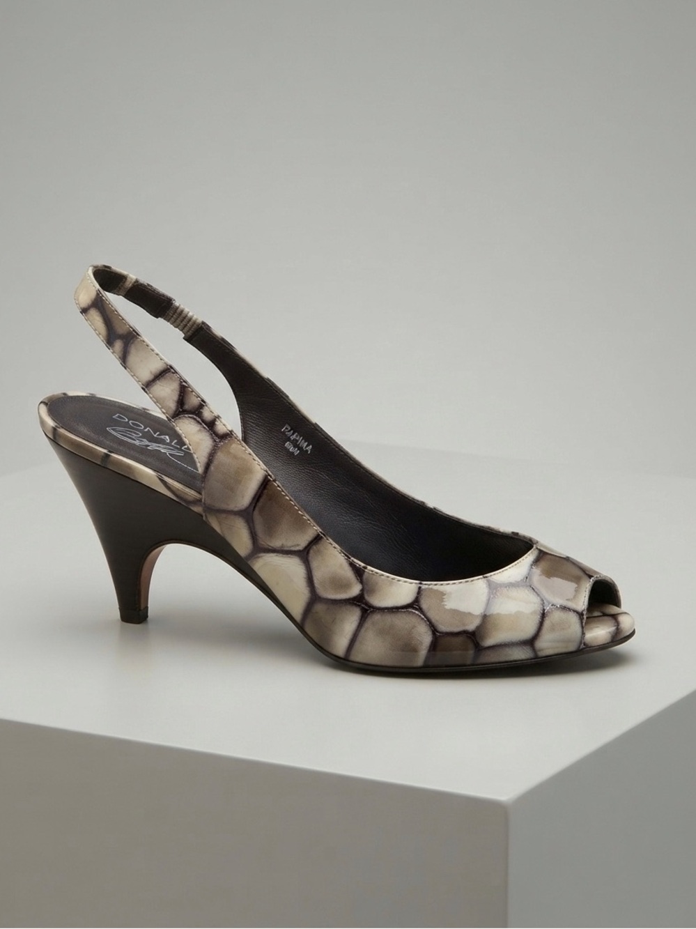 Donald J. Pliner Papina Crocco Patent Leather Slingback Heels, Smog sz. 6.5